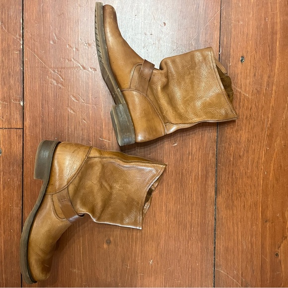 Like new leather Frye boots size 10 - Picture 3 of 4